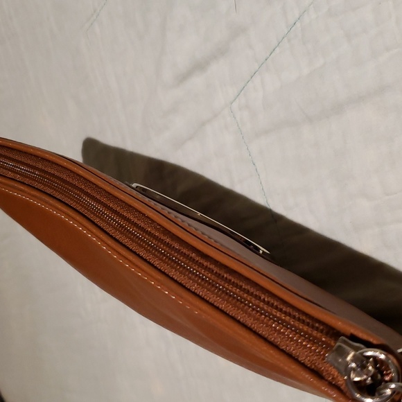 XOXO Brown Wristlet - Picture 9 of 11